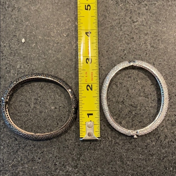 Crystal Black & White Bangles - 2pcs - Picture 7 of 7